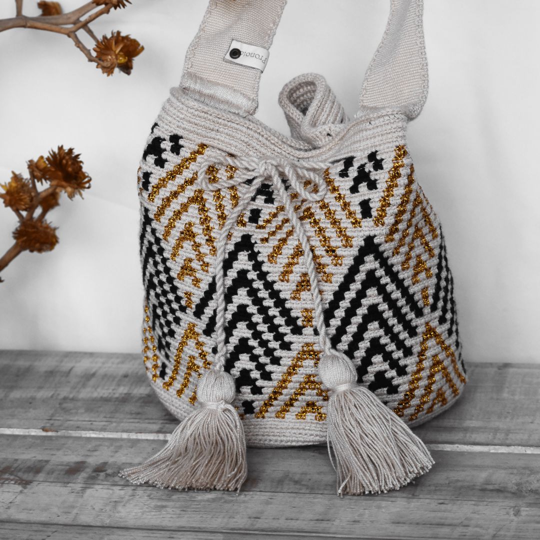 Mochila Wayuu Dorada - Pronoia Details